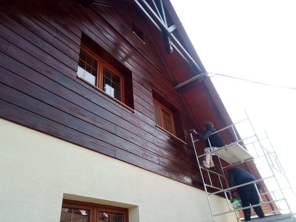 Nátěry fasád, štítů a podbití - dřevěné konstrukce, podbití